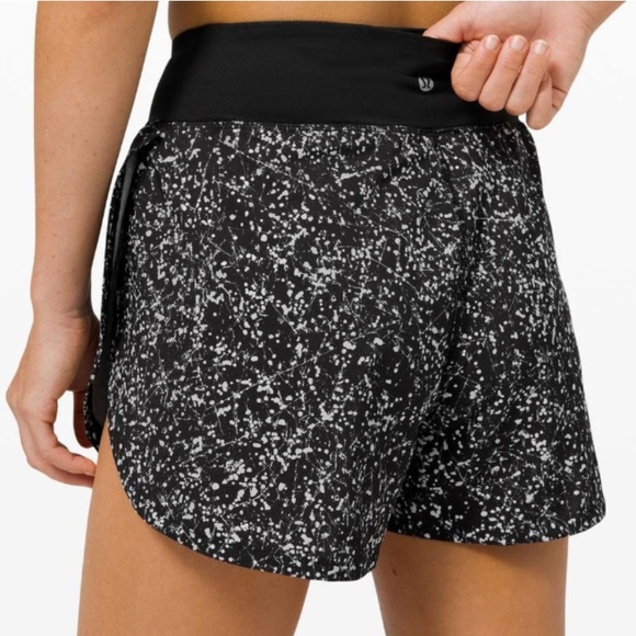 Lululemon Unicorn Find Your Pace Short 3" Lined
Crinkle Dust Reflective Alpine 2 - Picture 4 of 5